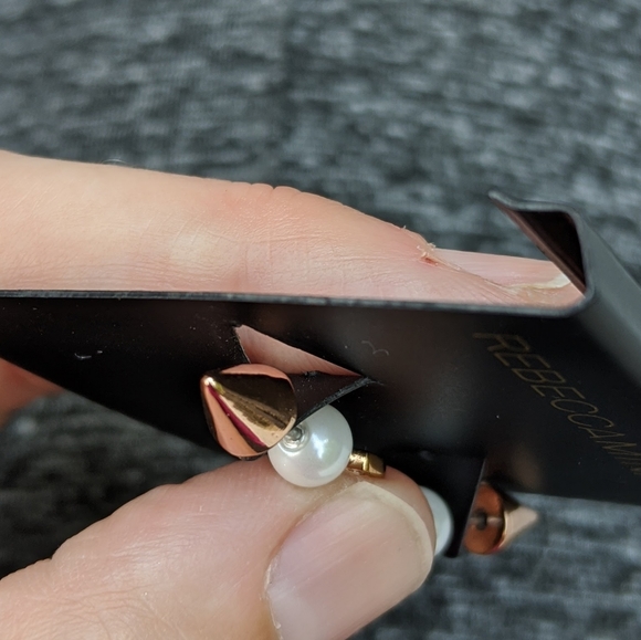 New Rebecca Minkoff rose gold arrow earrings - Picture 4 of 4